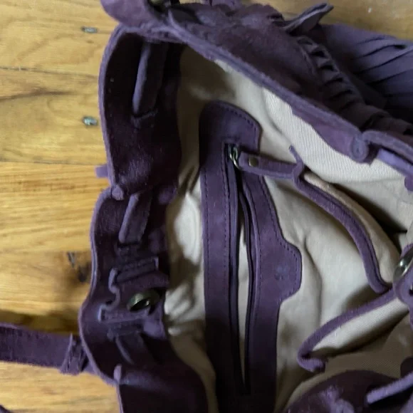 Lucky Brand Burgundy Fringed Suede Bucket Bag With Adjustable Strap - Picture 10 of 17